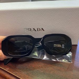 Prada Sunglasses PR 17WS 1AB5S0